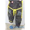 Image 4 : Snowmobile Helmet and Sz M Pants