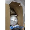 Image 5 : Assorted Outdoor Flood Lights and Other Bulbs