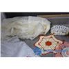 Image 10 : Doilies, White Lace Runner, etc