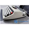 Image 5 : Vintage Typewriter w/Hard Case