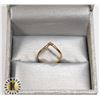 Image 1 : 10K GOLD RING SIZE 4.5 DIAMON STONES