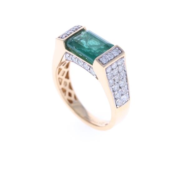 Opulent Emerald & VS2 Diamond 18k Yellow Gold Ring