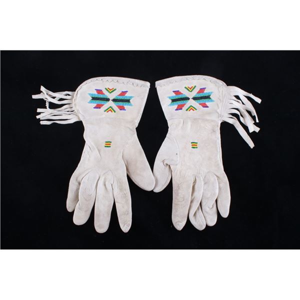 Crow Appsolooka Beaded Hide Gauntlets c. 1950's