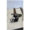 Image 2 : 2 ADJUSTABLE TRAILER HITCHES