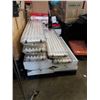 Image 2 : PALLET OF LIGHT FIXTURES