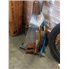 Image 2 : BUNDLE OF GARDEN TOOLS