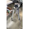 Image 8 : DEWALT BUILDERS LEVEL AND TRIPOD - TESTED WORKING