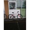 Image 1 : WHITE CCM BIKE