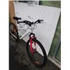 Image 2 : WHITE CCM BIKE