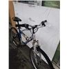 Image 2 : BLUE AND SILVER DUNLOP BIKE
