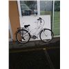 Image 1 : WHITE HUFFY BIKE