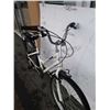 Image 2 : WHITE HUFFY BIKE