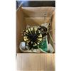 Image 1 : BOX OF HOUSEHOLD DECOR