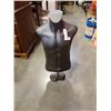 Image 1 : MALE MANNEQUIN TORSO ON STAND