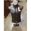 Image 2 : MALE MANNEQUIN TORSO ON STAND