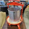 Image 2 : WINE/CIDER/FRUIT PRESS NEVER USED
