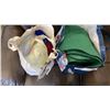 Image 1 : 2 BAGS OF YARN AND FABRIC