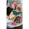 Image 2 : 2 BAGS OF YARN AND FABRIC
