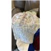 Image 8 : 2 BAGS OF YARN AND FABRIC
