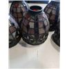 Image 2 : 5 LEADED GLASS LAMP SHADES