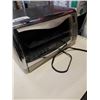 Image 2 : AS NEW BLACK AND DECKER 12" PIZZA CONVECTION OVEN