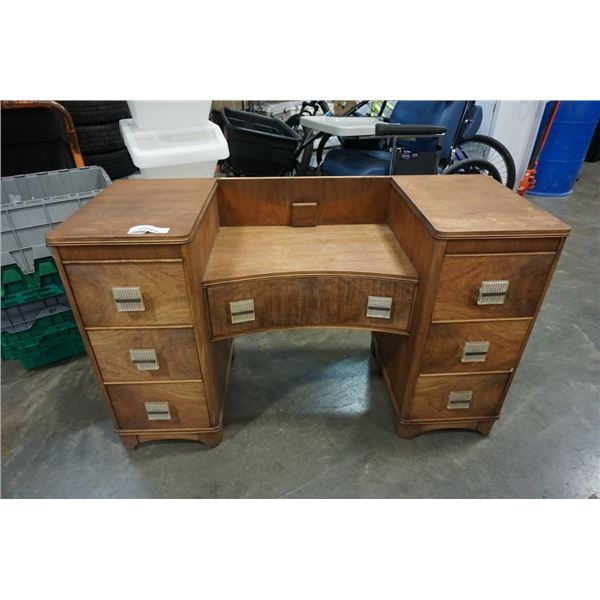 VINTAGE VANITY DRESSER