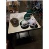 Image 1 : 6 VARIOUS HATS