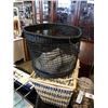 Image 2 : 2 WOVEN BASKETS AND GLASS JAR WITH STONES