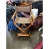 Image 1 : FOLDING DIRECTORS CHAIR