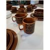 Image 8 : LOT OF HORNSEA ENGLAND HEIRLOOM DISHES, CREAM AND SUGAR, PLATES, BOWLS, MUGS 1973 1974 - 41 PIECES