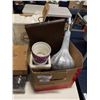 Image 3 : BOX OF PLANTERS, VINTAGE SERVING TRAY AND TABLE LAMP