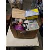 Image 1 : BOX OF KITCHEN ITEMS, PLASTIC CUTLERY