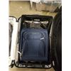 Image 8 : 6 LUGGAGE BAGS WITH PLAYPEN AND STAR WARS TOY