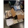 Image 1 : BOX OF BED SHEETS, THROW BLANKETS AND PILLOWS