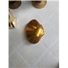 Image 2 : HEAVY BRASS BIRD, 2 BRASS VASES AND BRASS SHELL DISH