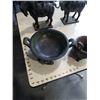 Image 2 : 2 METAL CAST EASTERN HORSES AND 2 BOWLS - ONE BOWL HAS BROKEN LEG, ONE HORSE HAS DAMAGED BASE