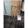 Image 1 : BUNDLE OF SHOVELS, PITCHFORKS, PICKAXE, SLEDGEHAMMER, RAKE