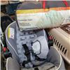 Image 2 : LOT OF 4 PERSON TENT, PET CARRIER, SUITCASE AND CARSEAT