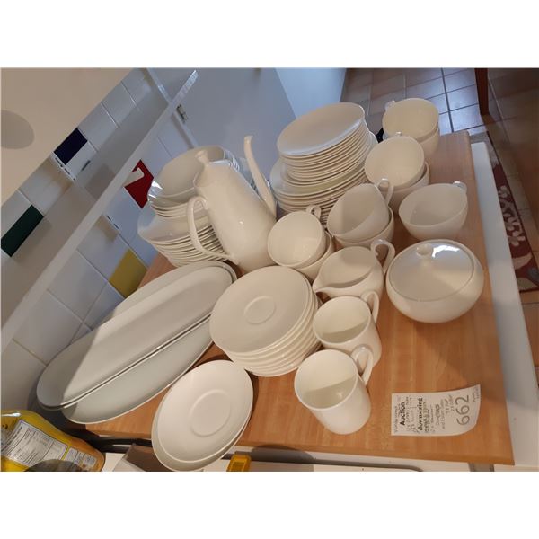 Wedgwood, Royal Worcester & Mikasa White Dinner China Set A