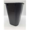 Image 1 : Rubbermaid Commercial Under Desk Garbage Bin