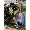 Image 3 : NEW Uline H-7504 Industrial Pallet Truck