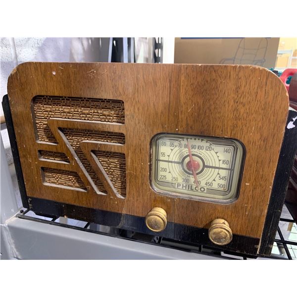 Vintage 1940/41 Philco Model 32A Tube Radio