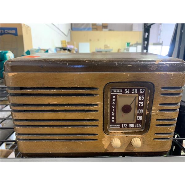 Vintage 1941/42 RCA Victor Tube Radio