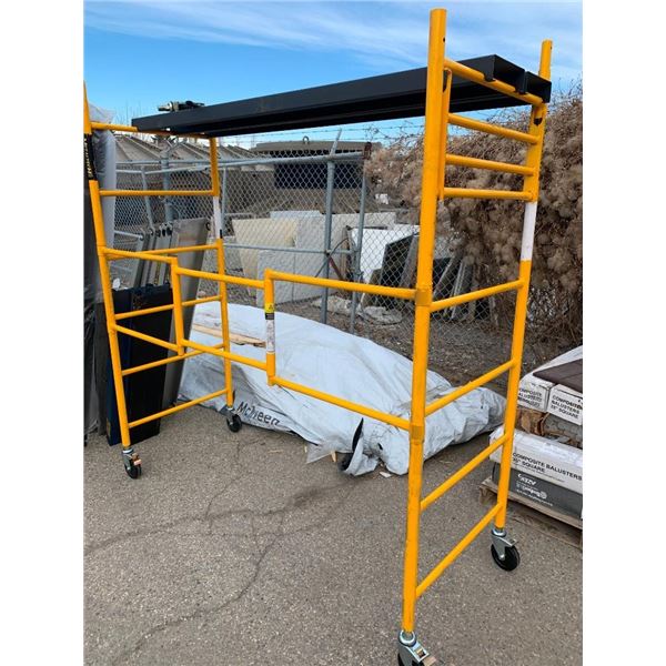 NEW from a freight claim MetalTech Maxi Round Scaffold 700Lbs complete with 2 decks and wheels