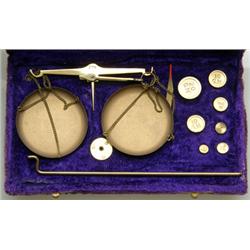 L2390 - Antique portable Gold Scale in fitted case