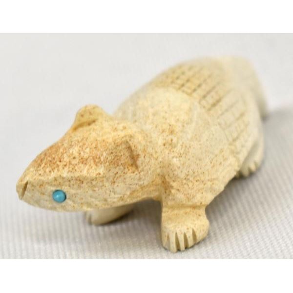 Zuni Armadillo Fetish by Karen Zunie