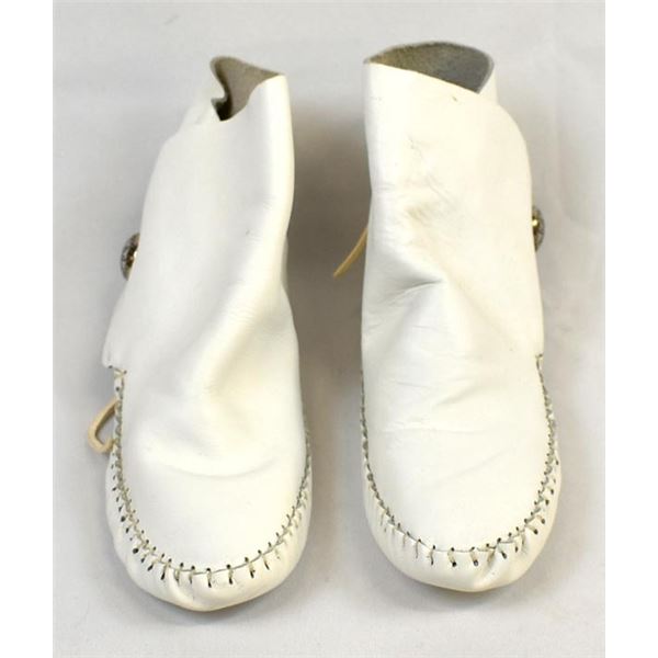 Vintage Taos Indian Maid Leather Moccasins