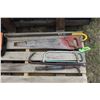 Image 1 : 2- Crowbars, Nail Puller and 2- Saws