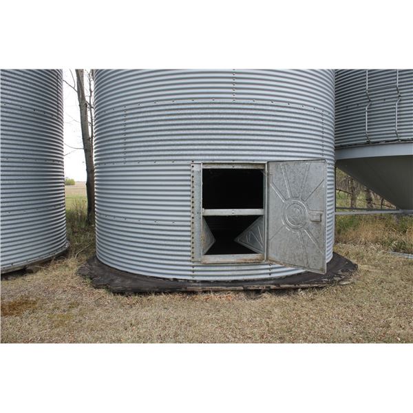 5 Ring Westeel c/w Wood Floor (Removal by Aug 1st, You Must Make Arrangements with Ullo i