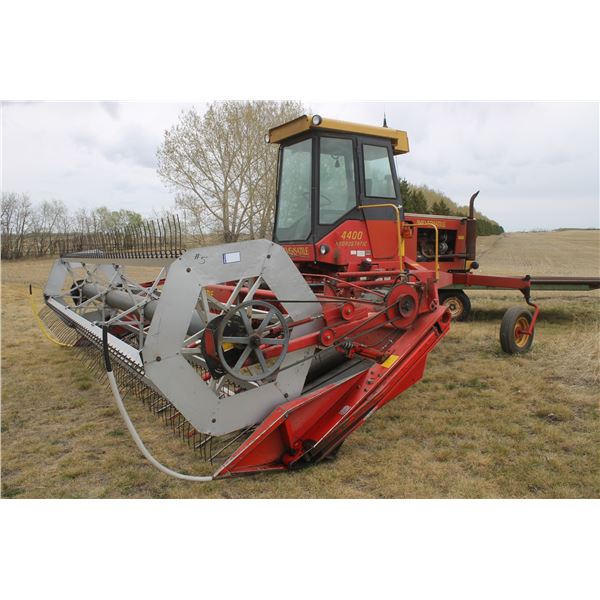 Versatile 4400 Swather, CAHR, 18' P.Up Reels, Grain Lifters, #194567